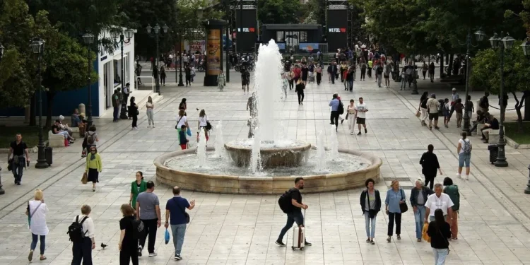 Τι «βλέπουν» οι καταναλωτές για το επόμενο 12μηνο – Οι ανατιμήσεις, οι δαπάνες και η αποταμίευση