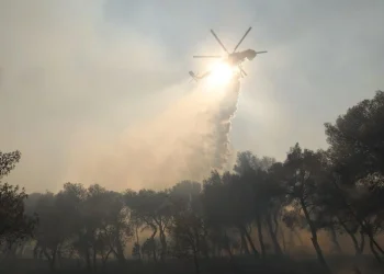 Μεγάλη φωτιά στον Σπάθαρη Αρκαδίας – Έσβησε η φωτιά στον Μαραθώνα