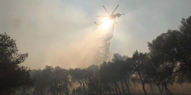 Μεγάλη φωτιά στον Σπάθαρη Αρκαδίας – Έσβησε η φωτιά στον Μαραθώνα