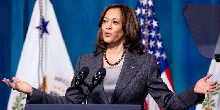 Η Χάρις φέρεται να προηγείται του Τραμπ σε δημοσκόπηση του δικτύου CBS