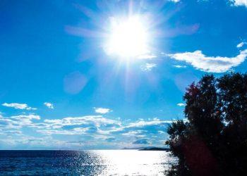 Καιρός: Ζέστη και ισχυροί βοριάδες στο Αιγαίο