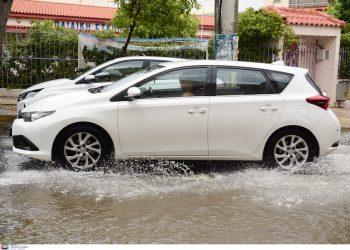 Κακοκαιρία: Διακόπηκε η κυκλοφορία στην οδό Δαβάκη – Πού εντοπίζονται προβλήματα