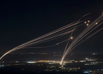 «Βροχή» ρουκετών της Χεζμπολάχ στο Ισραήλ – Σε τεντωμένο σχοινί η Μέση Ανατολή