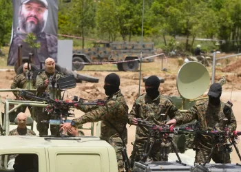 Μαχητές της Χεζμπολάχ σε στρατιωτική άσκηση με drones στο νότιο Λίβανο AP Photo/Hassan Ammar, File