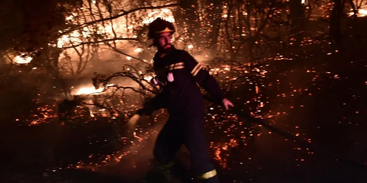 Aπό το πύρινο μέτωπο της φωτιάς στην Αττική ΜΙΧΑΛΗΣ ΚΑΡΑΓΙΑΝΝΗΣ / EUROKINISSI