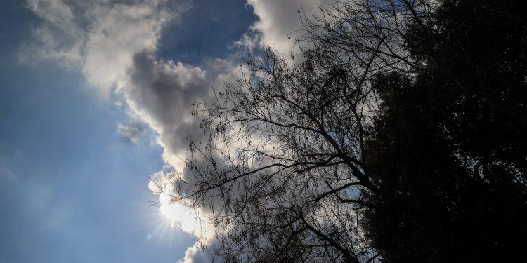 Καιρός: Καταιγίδες σε πολλές περιοχές της χώρας – Έως 35 βαθμούς η θερμοκρασία