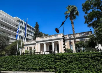 Σε «κόκκινο» συναγερμό η Αθήνα για την ένταση στη Μέση Ανατολή – Πετρέλαιο και μετανάστες οι ανησυχίες της κυβέρνησης