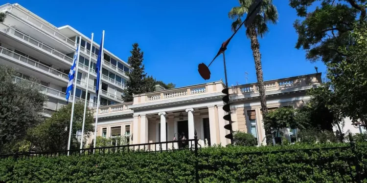 Σε «κόκκινο» συναγερμό η Αθήνα για την ένταση στη Μέση Ανατολή – Πετρέλαιο και μετανάστες οι ανησυχίες της κυβέρνησης