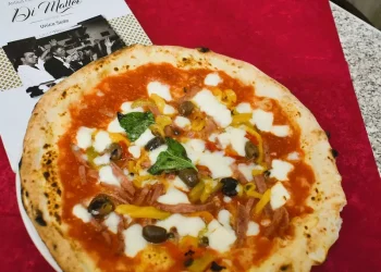 Η αυθεντική ναπολιτάνικη πίτσα στον ιταλικό νότο