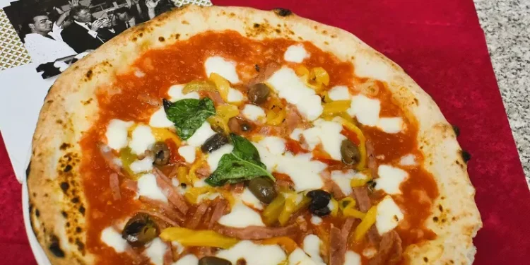 Η αυθεντική ναπολιτάνικη πίτσα στον ιταλικό νότο