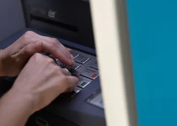 Μίνι ασφαλιστικό: Αλαλούμ με τις συντάξεις χηρείας – Τι θα γίνει με τα αναδρομικά