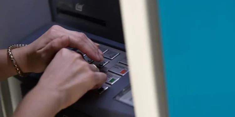 Μίνι ασφαλιστικό: Αλαλούμ με τις συντάξεις χηρείας – Τι θα γίνει με τα αναδρομικά