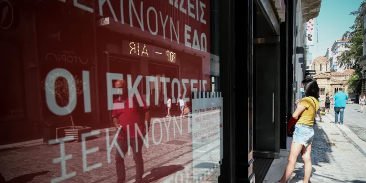 Υποτονική η αγορά τον πρώτο μήνα των καλοκαιρινών εκπτώσεων