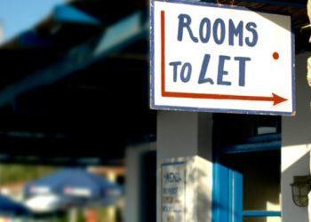 Αυξήσεις 7% στους μισθούς των εργαζομένων σε ενοικιαζόμενα δωμάτια