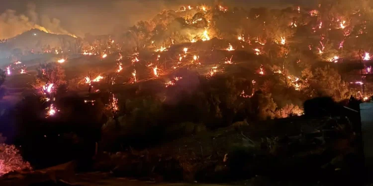 Νότιο Ρέθυμνο: Ολονύχτια μάχη με τις αναζωπυρώσεις και τους ανέμους