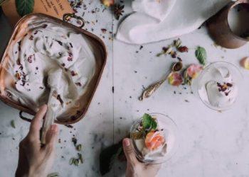 Τέσσερις λόγοι που κάνουν το γιαούρτι ιδανική τροφή για το καλοκαίρι