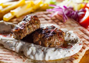 Γκλαντζούνης, η ταβέρνα της Φθιώτιδας με τα θρυλικότερα μπιφτέκια στη Στερεά Ελλάδα