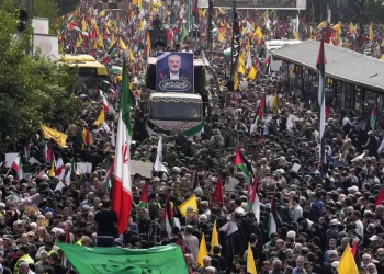 Λαοθάλασσα στην κηδεία του Ισμαήλ Χανίγια στην Τεχεράνη / Φωτογραφία