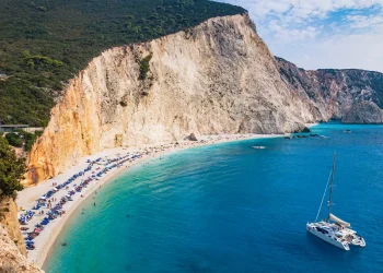 Στην Λευκάδα θα βρεις από τις πιο εντυπωσιακές παραλίες της Ελλάδας – Δείτε φωτογραφίες