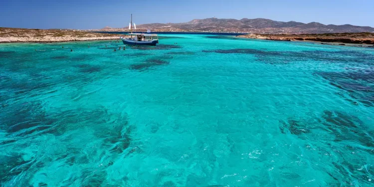 Αντίπαρος: Ο λόγος που οι διάσημοι επιλέγουν αυτό το νησί στις Κυκλάδες