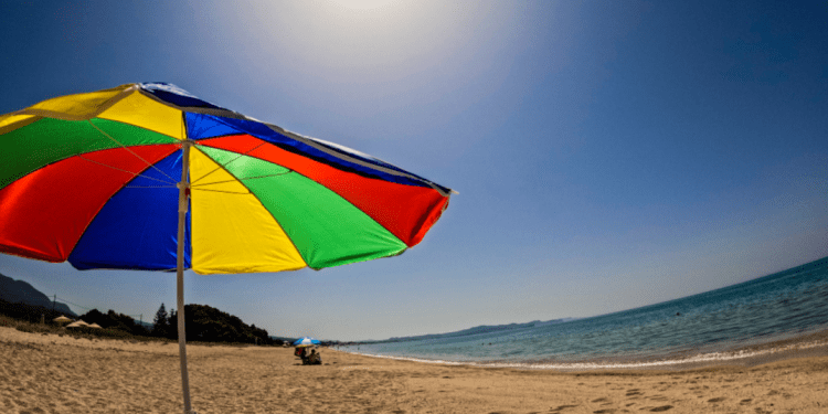 Καιρός: Άνοδος της θερμοκρασίας στους 37 βαθμούς και υποχώρηση της κακοκαιρίας