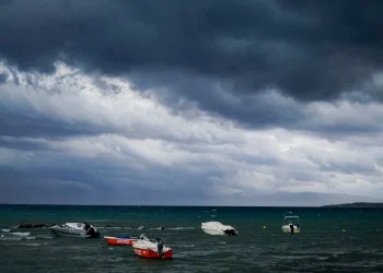 Καιρός: Καταιγίδες, κεραυνούς και μπουρίνια φέρνει η δεύτερη ημέρα της κακοκαιρίας