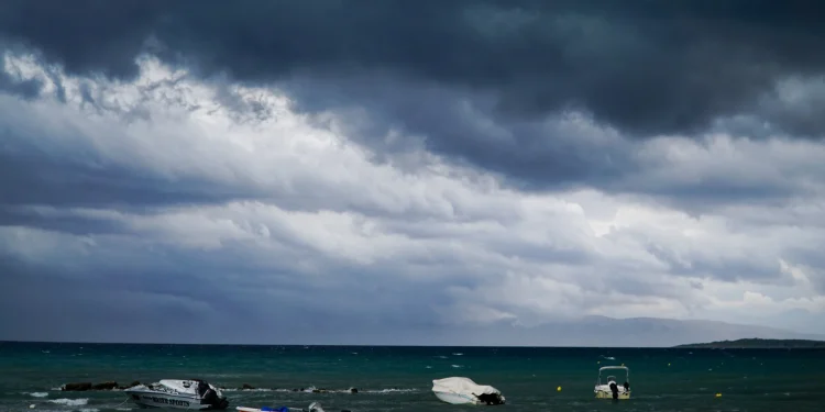 Καιρός: Καταιγίδες, κεραυνούς και μπουρίνια φέρνει η δεύτερη ημέρα της κακοκαιρίας