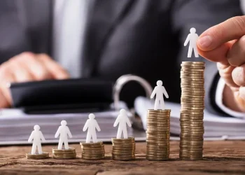 Νέο Πλαίσιο για τον Κατώτατο Μισθό: Στόχος τα 950 Ευρώ έως το 2027