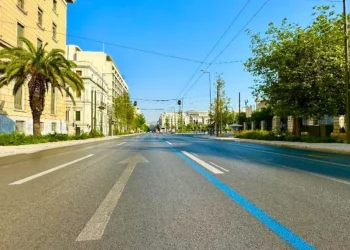 Αθήνα: Έξοδος των αδειούχων του Αυγούστου – Άδειοι οι δρόμοι, μόνο τουρίστες στο κέντρο της πρωτεύουσας