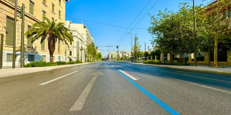Αθήνα: Έξοδος των αδειούχων του Αυγούστου – Άδειοι οι δρόμοι, μόνο τουρίστες στο κέντρο της πρωτεύουσας