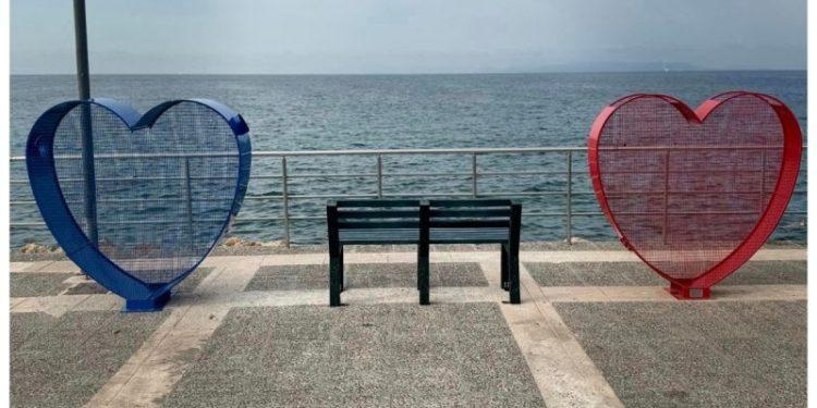 Πρωτοπορεί πάλι ο Δήμος Αλίμου με τις “μπλε καρδιές” για την ανακύκλωση των πλαστικών μπουκαλιών!