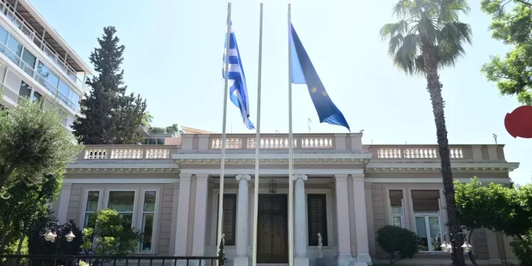 Ανοιχτή επικοινωνία της Ελλάδας με ΕΕ και συμμάχους για τη Μέση Ανατολή – Σε «συναγερμό» η Αθήνα