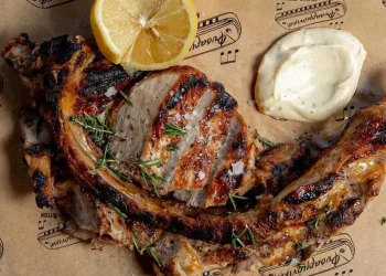 Έξι μεζεδοπωλεία με επικά πιάτα που σε περιμένουν μετά την άδεια