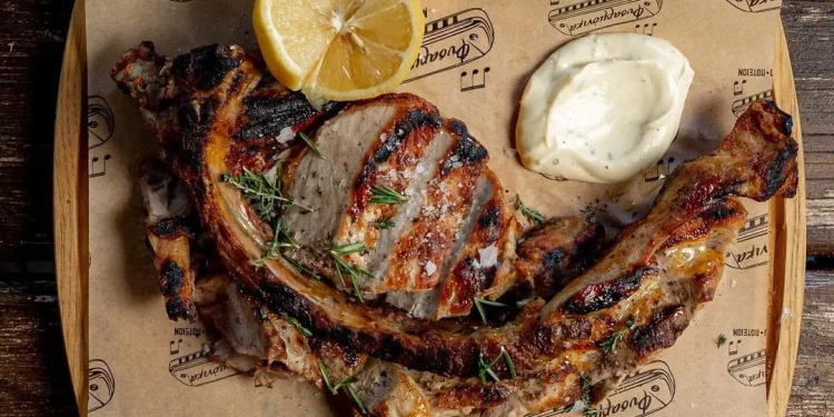 Έξι μεζεδοπωλεία με επικά πιάτα που σε περιμένουν μετά την άδεια