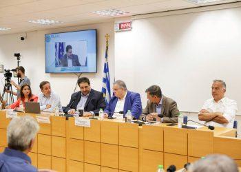 Υποστελέχωση, αρμοδιότητες και οικονομικά των ΟΤΑ στη σύσκεψη Λιβάνιου-δημάρχων Αττικής