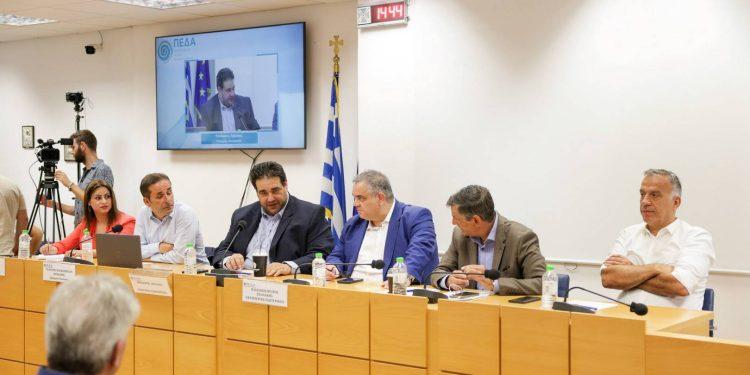 Υποστελέχωση, αρμοδιότητες και οικονομικά των ΟΤΑ στη σύσκεψη Λιβάνιου-δημάρχων Αττικής