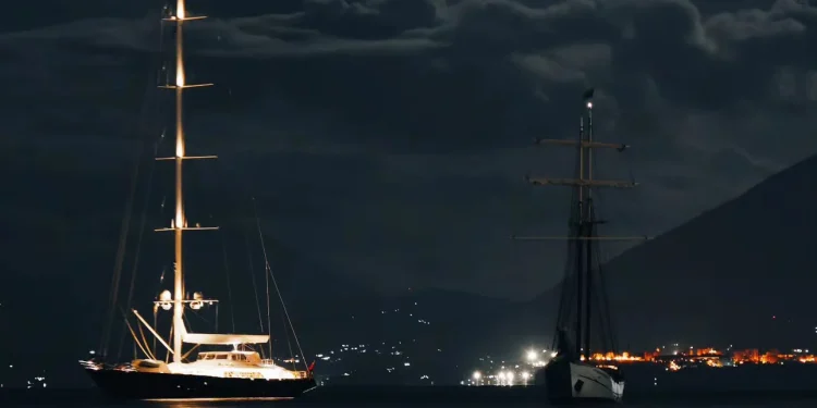 Ιταλία: Ιστιοφόρο βυθίστηκε ανοιχτά της Σικελίας – Ένας νεκρός, έξι αγνοούμενοι