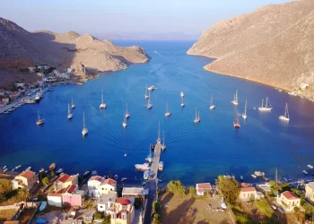 Το ελληνικό νησί που έχει την «εύνοια του θεού»: Βγαλμένο από παραμύθι, είναι ο ορισμός του one of a kind