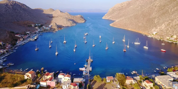 Το ελληνικό νησί που έχει την «εύνοια του θεού»: Βγαλμένο από παραμύθι, είναι ο ορισμός του one of a kind