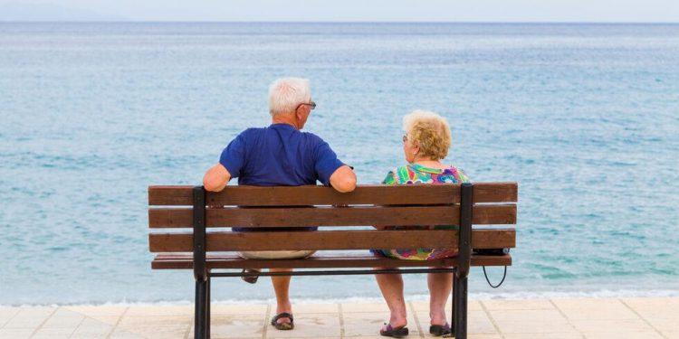 Τακτικές και έκτακτες αυξήσεις για χιλιάδες συνταξιούχους το 2025