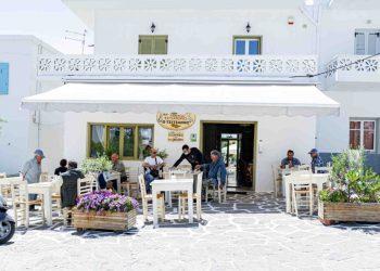 «Ο Τσιτσάνης»: μια ταβέρνα από το 1969 στον Πρόδρομο της Πάρου