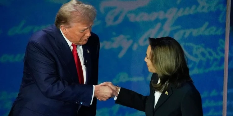 Τηλεμαχία Τραμπ – Χάρις: Επιθέσεις, ειρωνίες και εκατέρωθεν ικανοποίηση αλλά … χωρίς νικητή