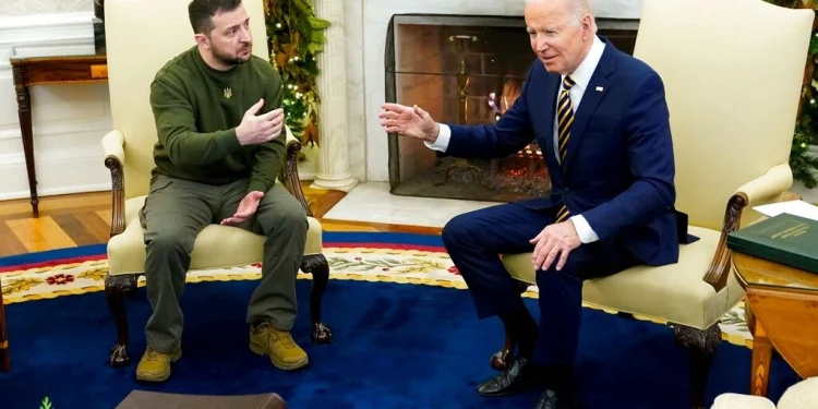 Ο Βολοντίμιρ Ζελένσκι με τον Τζο Μπάιντεν στον Λευκό Οίκο (Φωτογραφία αρχείου) (AP Photo/Patrick Semansky)