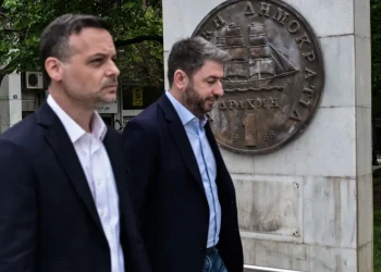 Δημοσκόπηση Opinion Poll: «Μάχη» για την ηγεσία του ΠΑΣΟΚ – Ποιος… νικάει τον Μητσοτάκη