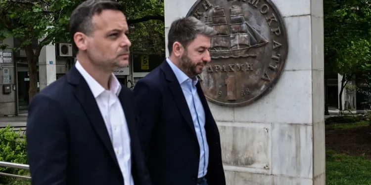 Δημοσκόπηση Opinion Poll: «Μάχη» για την ηγεσία του ΠΑΣΟΚ – Ποιος… νικάει τον Μητσοτάκη