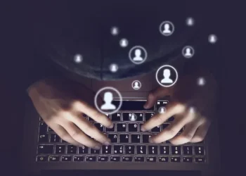 ΗΠΑ: Οι αρχές κατηγορούν κολοσσούς των social media για «μαζική παρακολούθηση» χρηστών