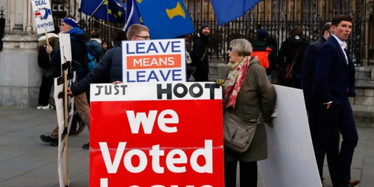 Το 56% των Βρετανών θα ψήφιζε και σήμερα υπέρ του Brexit, σύμφωνα με δημοσκόπηση