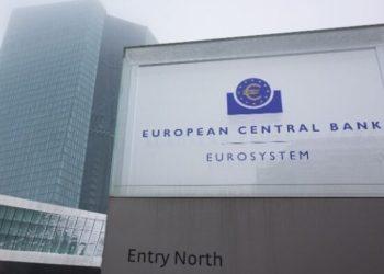 Επιτόκια: «Σήμα» για γρήγορη μείωσή τους από την ΕΚΤ έστειλε η Fed