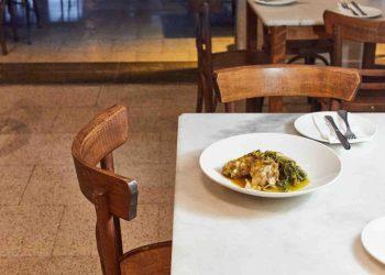 Γαστροταβέρνες, γαστροκαφενεία και άλλα γαστροστέκια: σε αυτά τα μαγαζιά βγαίνουμε τώρα