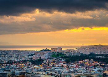 Καιρός: Σχεδόν αίθριος με αραιές νεφώσεις